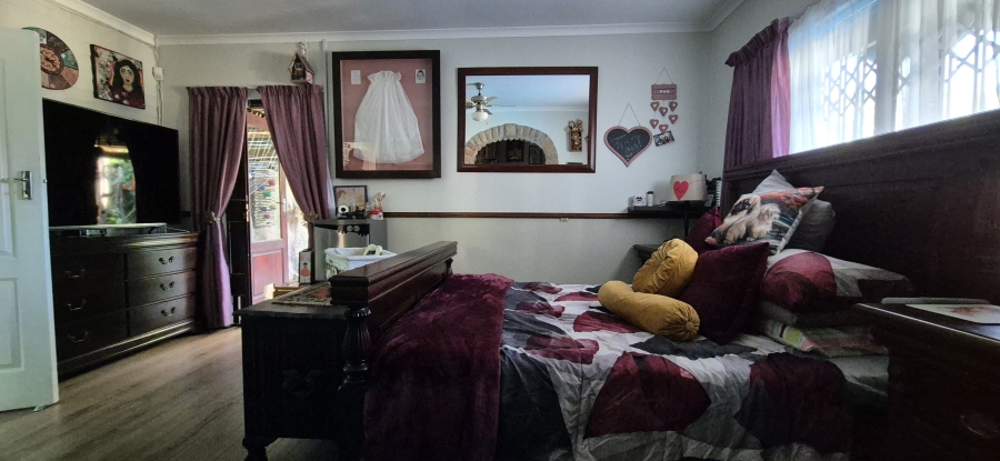 5 Bedroom Property for Sale in Table View Western Cape